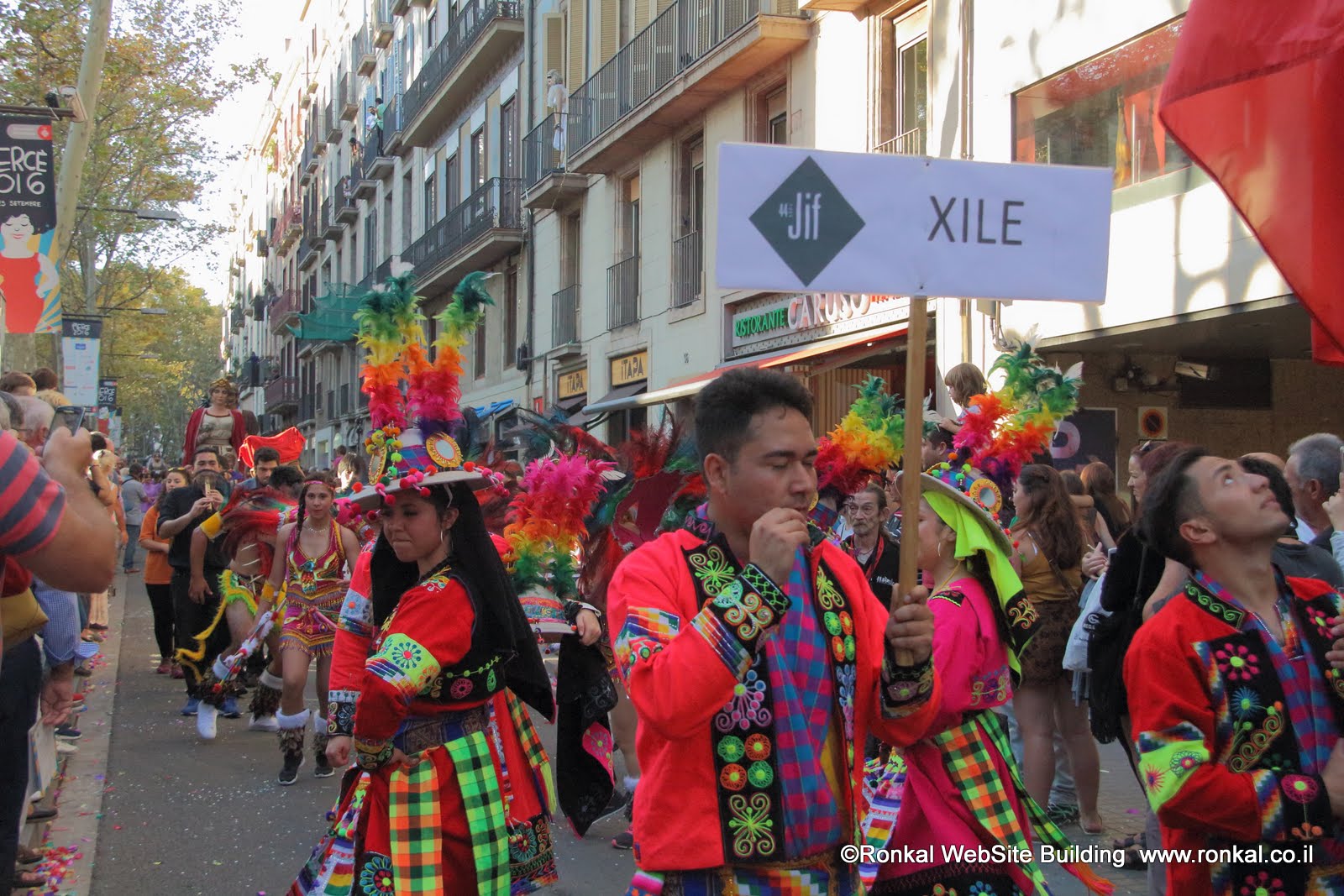 פסטיבלים וחגיגות תהלוכות ותחפושות בברצלונה