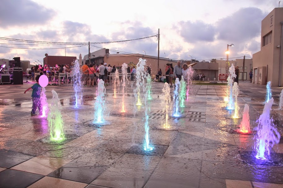 רוקדים טנגו וסלסה בנמל תל אביב