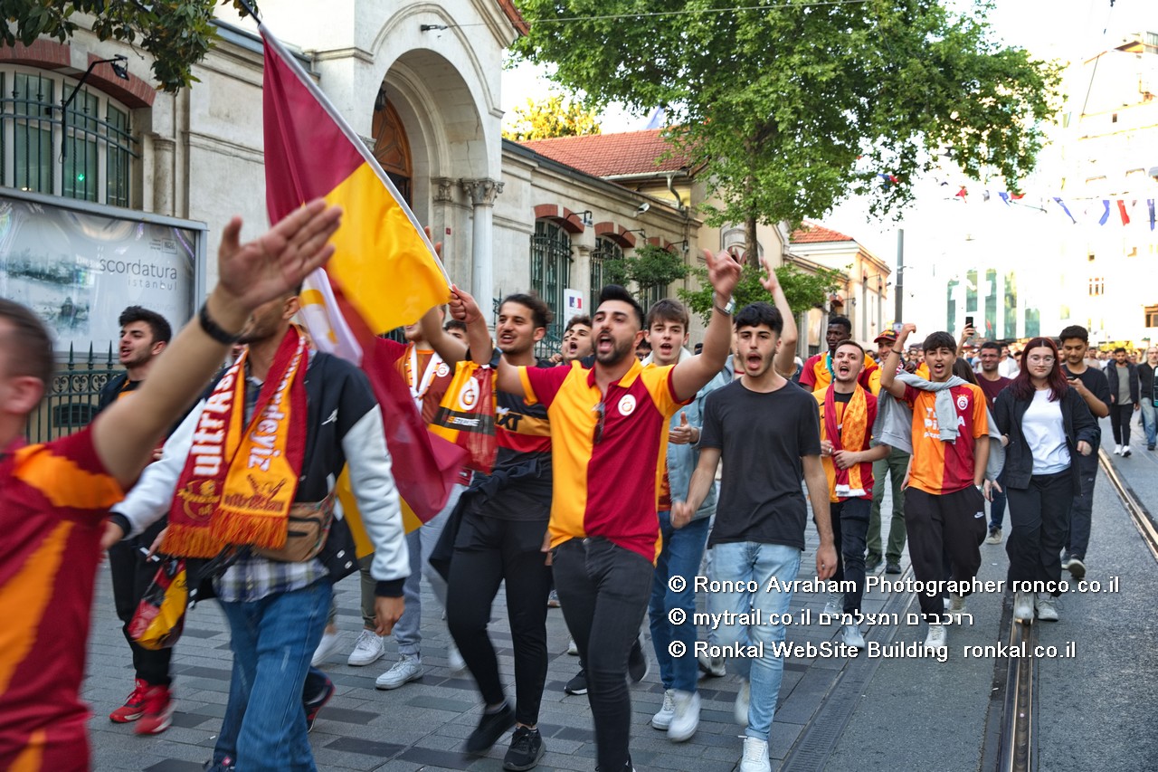 חגיגות כדורגל באיסטנבול טורקיה
