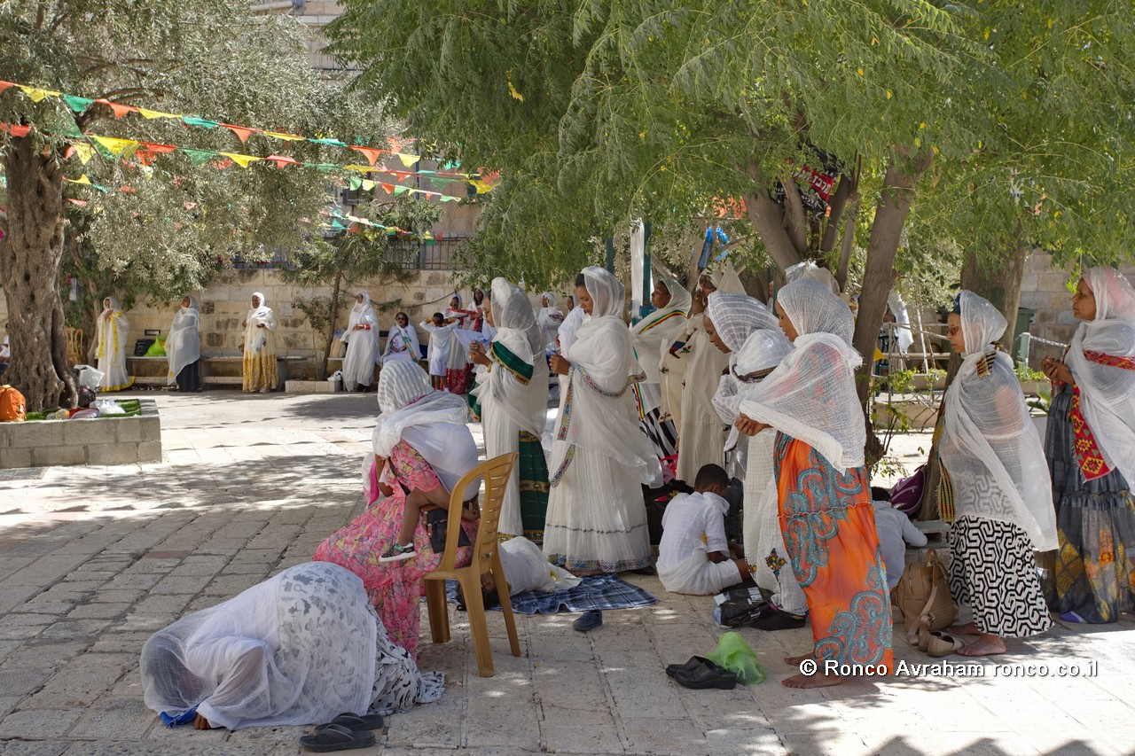 ראש השנה האתיופי . מתחם הכנסייה האתיופית 